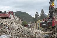 Alcune fasi delle demolizioni a Pieve Torina