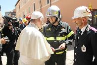 Macerata, il Papa in visita alle zone terremotate