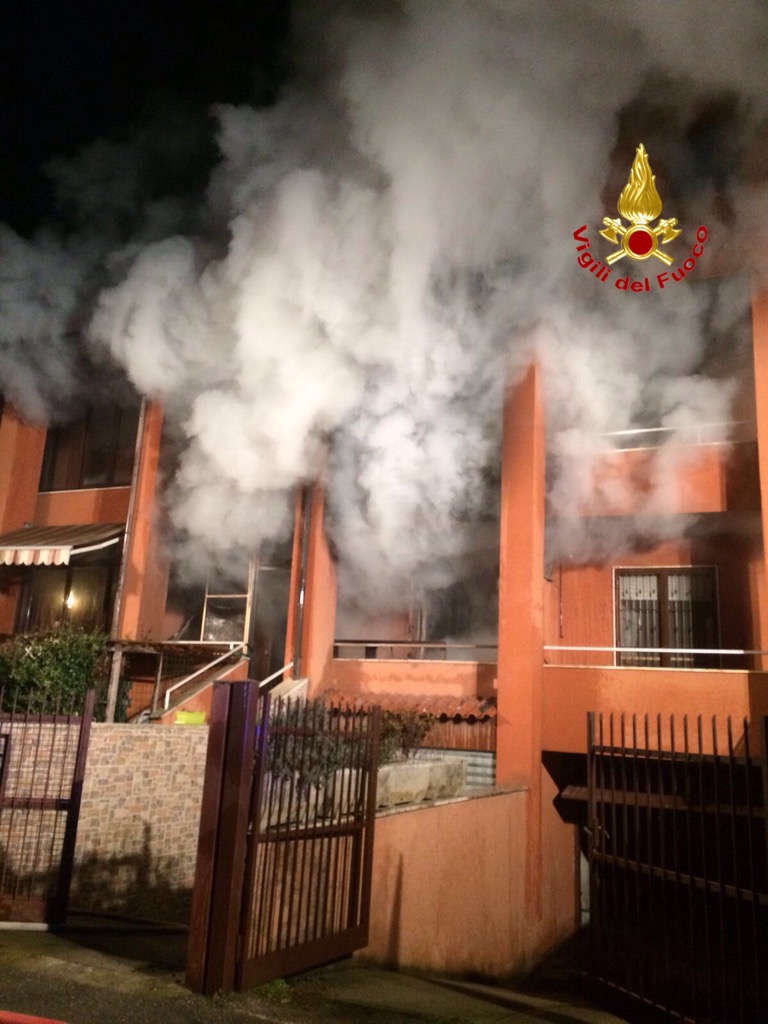 Miliano, violento incendio in una villetta nel comune di Mediglia