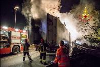 Milano, in fiamme la cabina di un Tir adibito al trasporto di prodotti alimentari