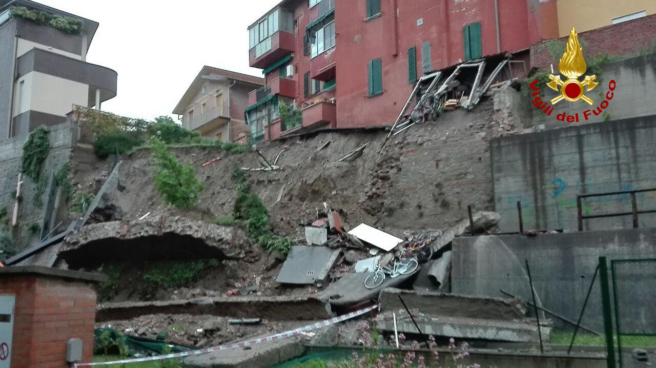 Bologna, i Vigili del Fuoco impegnati a fronteggiare l'emergenza maltempo che ha investito tutta la provincia