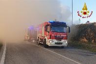 Modena, incendio devasta azienda di smaltimento rifiuti: Vigili del fuoco a lavoro