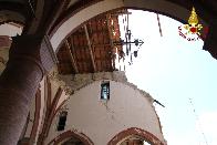 Mirandola, i Vigili del Fuoco all'interno della chiesa di San Francesco