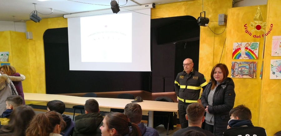 Napoli, i Vigili del fuoco hanno incontrato gli alunni della Scuola media 