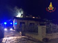 Novara, incendio tetto abitazione
