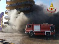 Sassari, incendio in un centro commerciale nel comune di Alghero