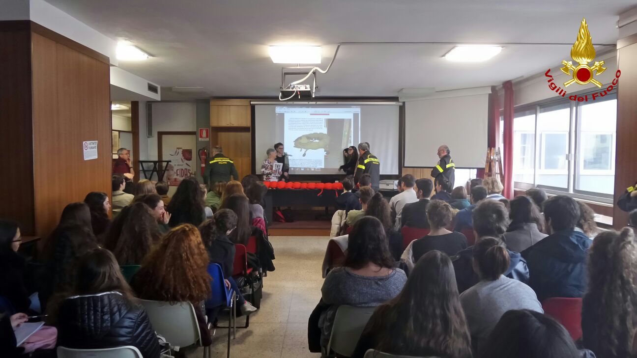 Padova, studenti liceali incontrano i Vigili del fuoco
