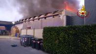 Padova, violento incendio all'interno di un'azienda di ricambi industriali