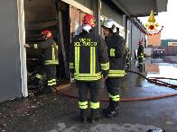  Padova, violento incendio all'interno di un'azienda di ricambi industriali
