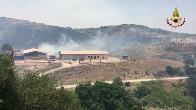 Vigili del Fuoco al lavoro per fronteggiare l'emergenza incendi boschivi in Sicilia