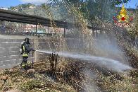 Palermo, incendio in deposito prodotti per l'agricoltura nel comune di Misilmeri
