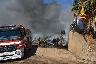  Palermo, vasto incendio in una fabbrica di gomme a Baucina 