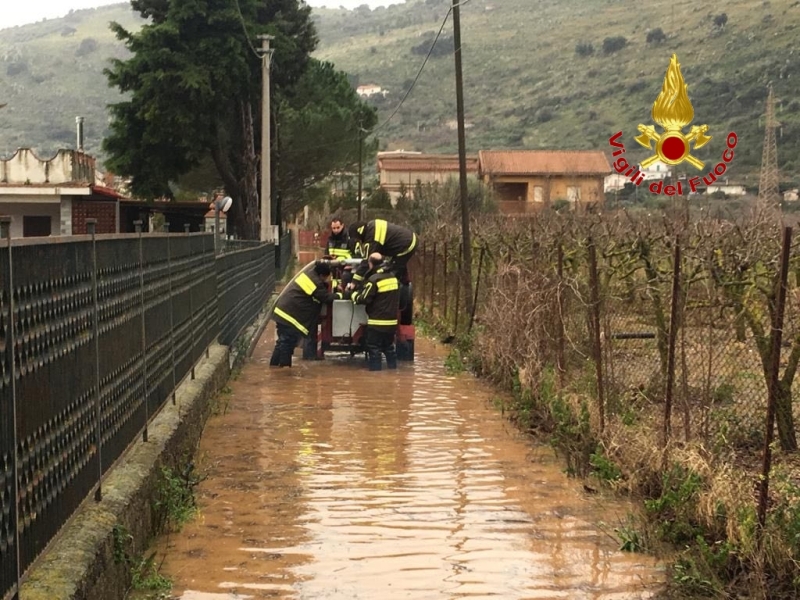 Palermo, numerosi allagamenti a causa delle forti precipitazioni sull'intera provincia