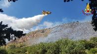 Palermo, incendio vegetazione e strerpi in localit Capo Gallo