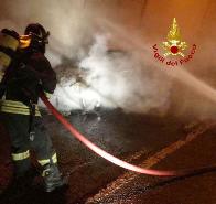 Pesaro-Urbino, incendio autovettura nella galleria 
