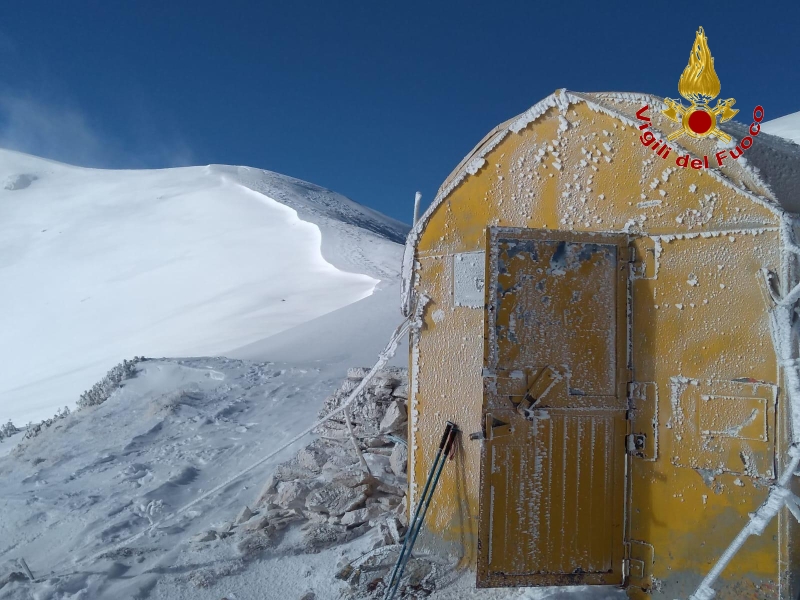 Chieti, soccorso escursionista in difficolt sorpreso a 2.500 metri dalla bufera di neve