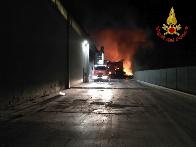 Modena, incendio capannone deposito rifiuti