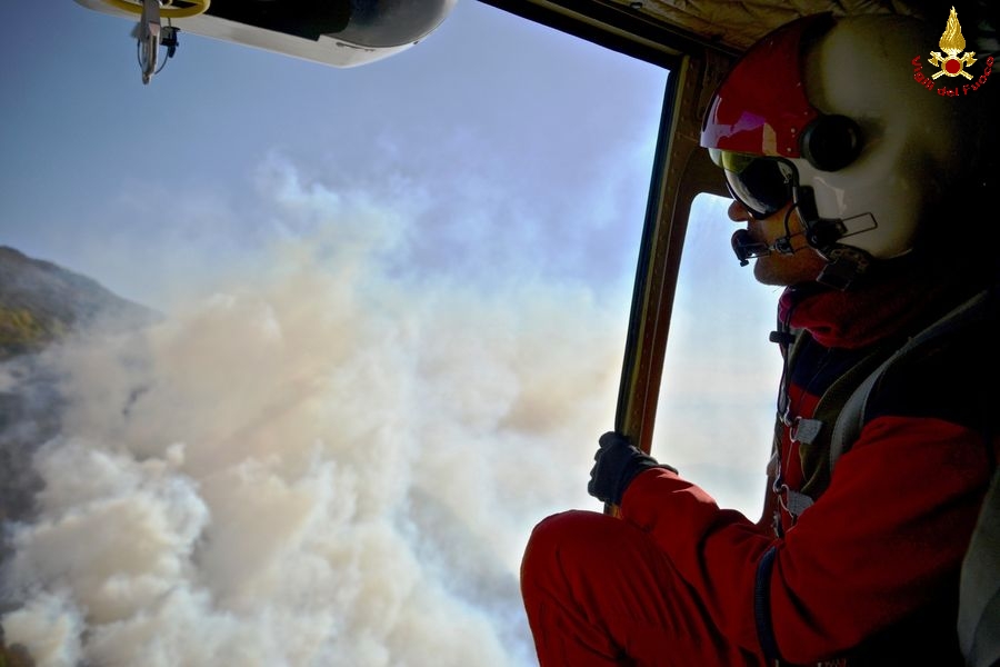  Incendi di vegetazione, Vigili del fuoco impegnati nel cuneese e nella Val di Susa 