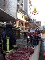 Prato, incendio abitazione in edificio condominiale