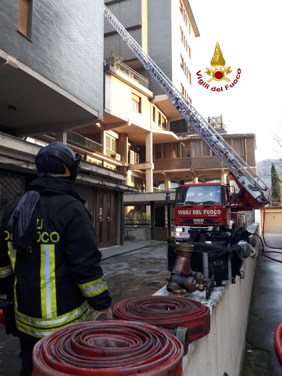Prato, incendio abitazione in edificio condominiale