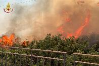 Ragusa, incendio macchia mediterranea a Ispica