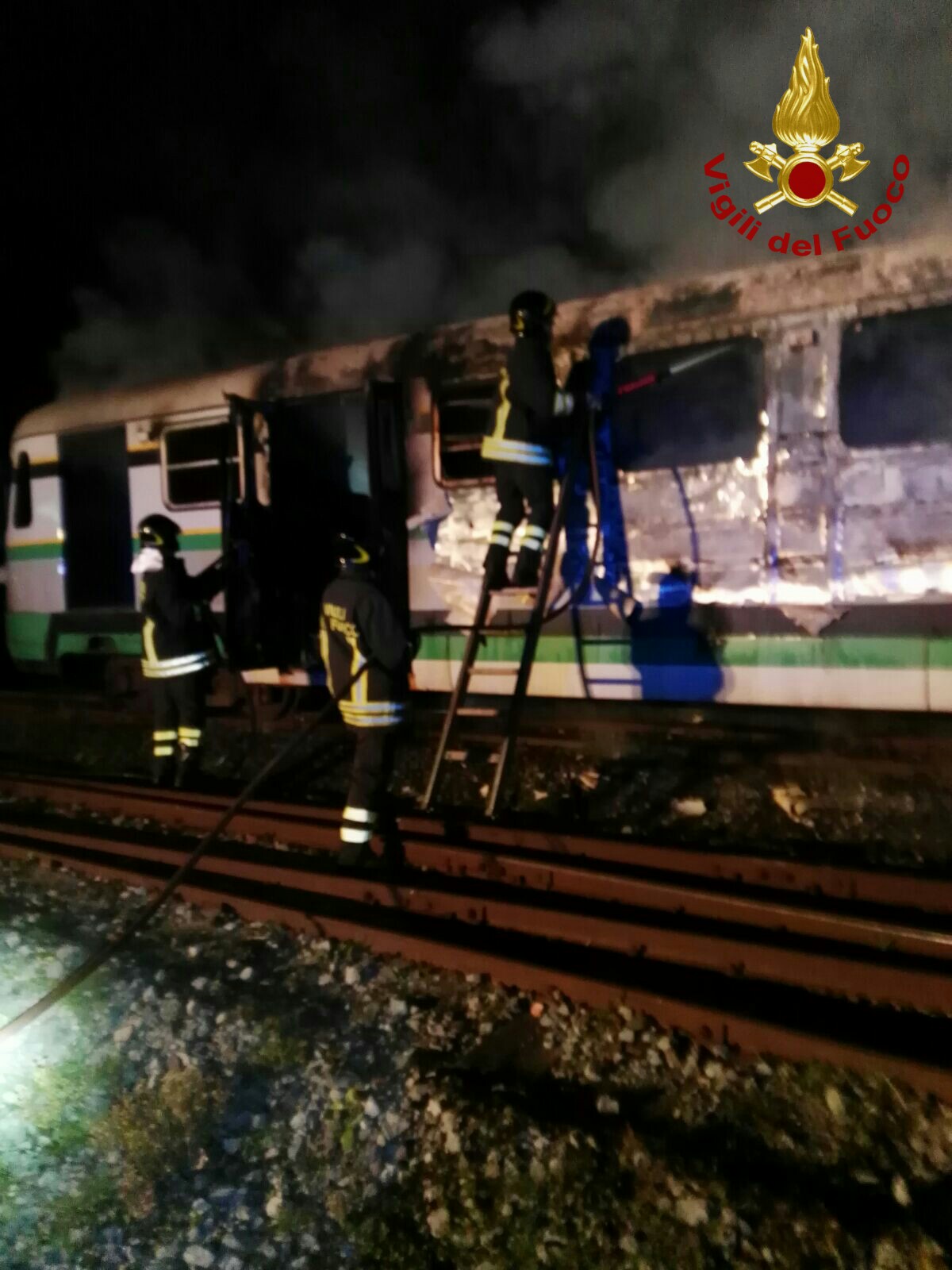 Cagliari, incendio carrozza ferroviaria alla stazione di Monserrato