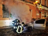 Sassari, incendio autovettura