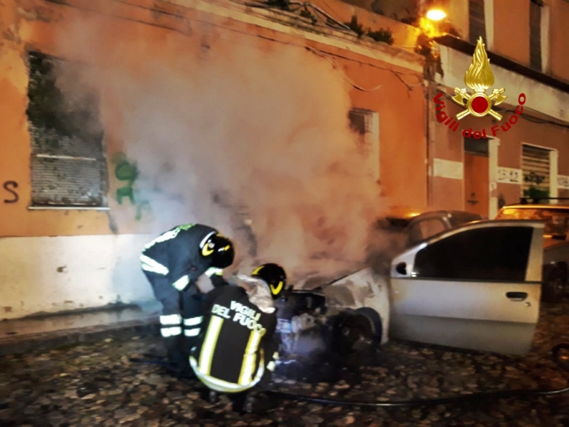 Sassari, incendio autovettura