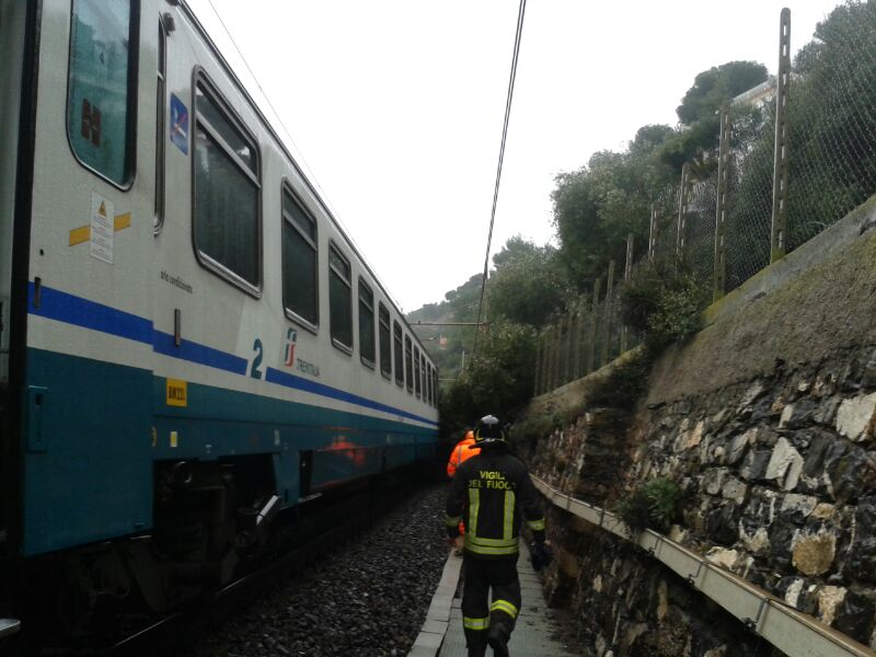 Frana coinvolge treno ad Andora