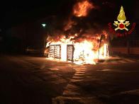 Savona, incendio in un deposito di materiali nel comune di Borgio Verezzi
