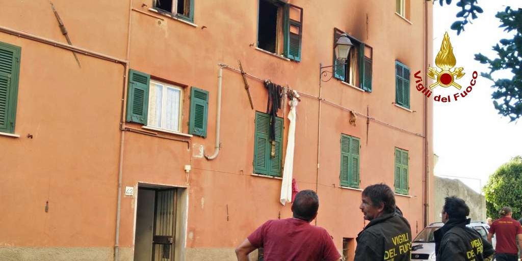 Savona, incendio di un appartamento nel quartiere Legino