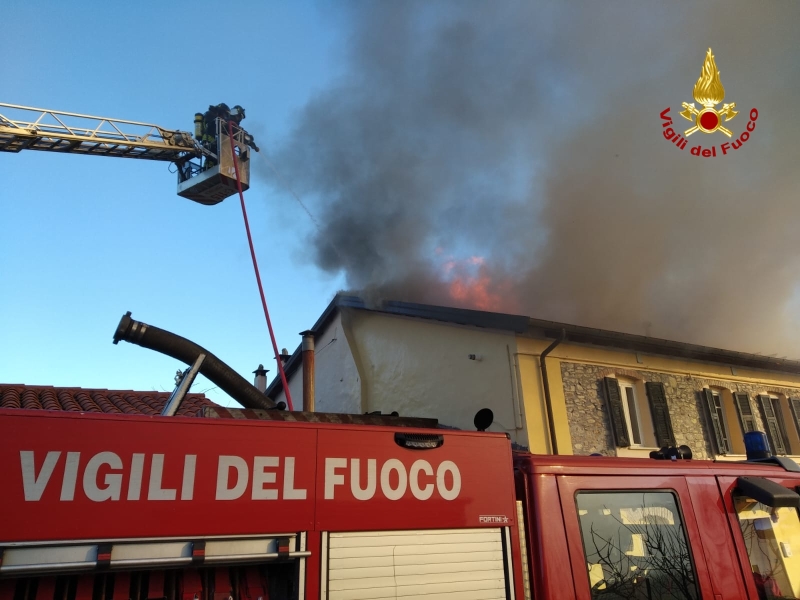 Savona, incendio edificio ad Andora
