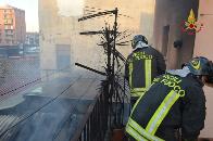 Negozi in fiamme a Catania