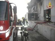 Ragusa, incendio in un'industria alimentare a Vittoria      [Nascondi] 
