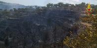 Ragusa, vasto incendio boschivo in localit S. Giacomo