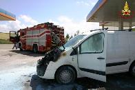 Siena, un autofurgone in fiamme presso un distributore di GPL