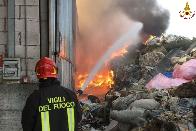 Torino, incendio in ditta di smaltimento rifiuti