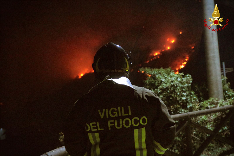 Prosegue l'opera dei Vigili del Fuoco contro gli incendi in Piemonte