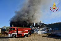  Torino, incendio di un capannone industriale nel comune di Pianezza