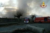 Torino, incendio in un magazzino di rifiuti ferrosi in strada Del Portone