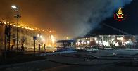 Treviso, vasto incendio all'interno del parco Commerciale Stella di Oderzo
