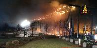 Treviso, vasto incendio all'interno del parco Commerciale Stella di Oderzo