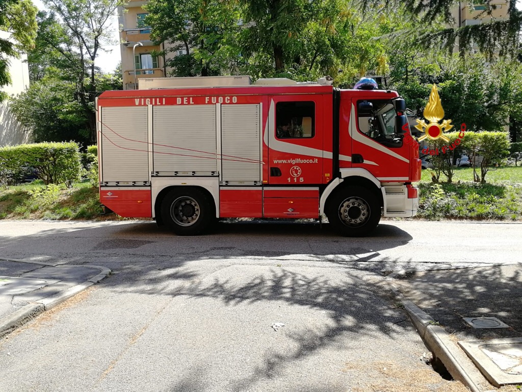 Trieste, incendio in un alloggio in centro citt