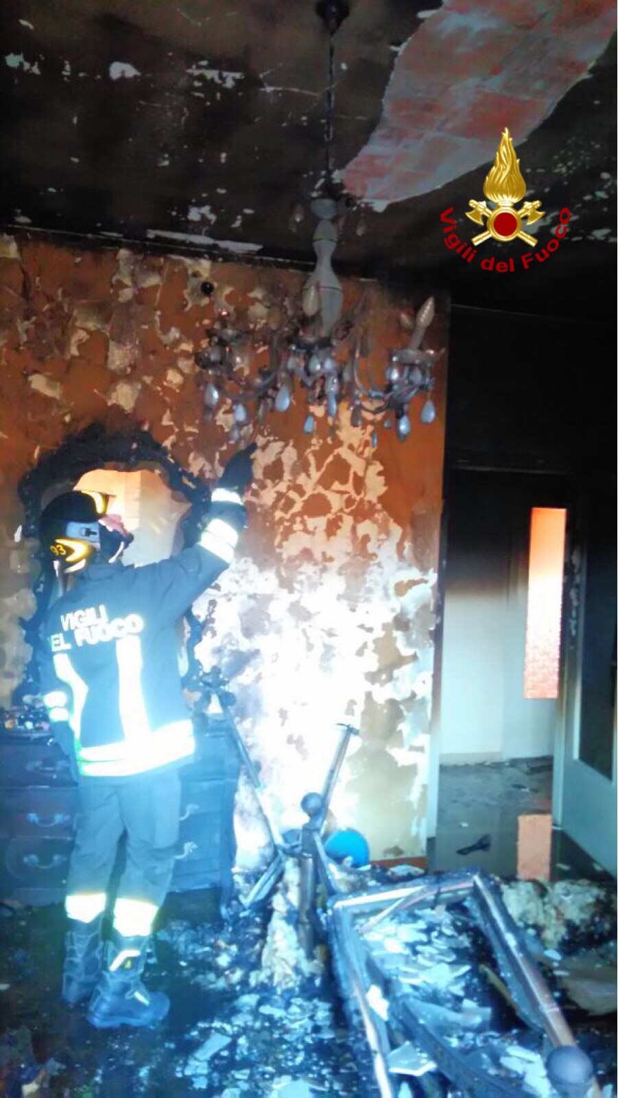 Verona, soccorse due persone in seguito ad incendio appartamento
