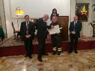 Verona, consegnato attestato di riconoscimento ai Vigili del fuoco