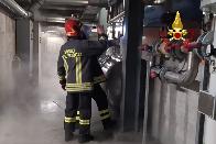 Verona, vetro fuso fuoriesce da un forno di una vetreria: intervengo i Vigili del fuoco