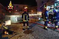 Verona, fiamme in un garage a Lavagno: evacuate cinque famiglie 