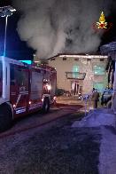 Vicenza, in fiamme edificio disabitato