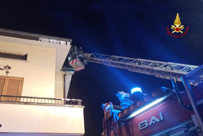 Pesaro Urbino, incendio appartamento