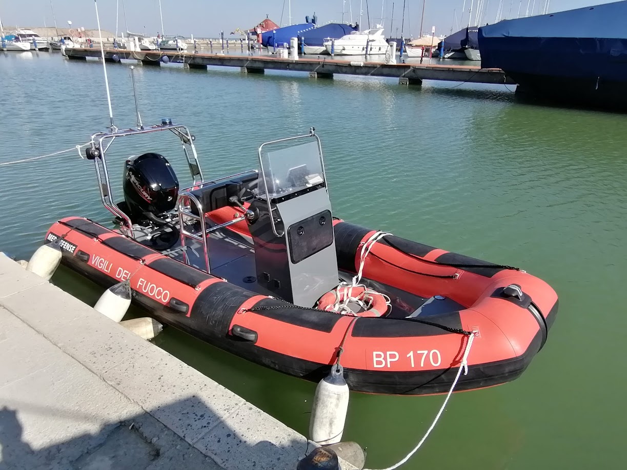 06 - Battello Pneumatico BATTELLI PNEUMATICI DI SOCCORSO A SCAFO RIGIDO